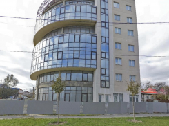 В Новороссийске требуют снести недостроенный бизнес-центр
