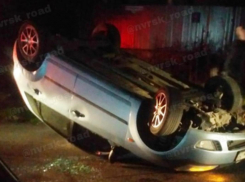 Битое стекло и авто вверх колёсами: в Новороссийске перевернулся автомобиль с ребёнком 