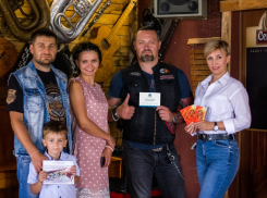 Татьяна едет в Тамань, Эдуард - на базу отдыха, а Павел - в ресторан