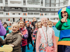 Музыка, Капитан Джек Воробей и детский смех: ЖК «Облака» отметил День народного единства