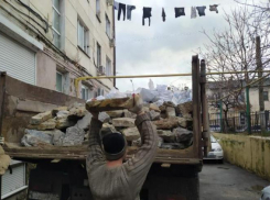 «Дом разбирают по частям»: жительница Новороссийска рассказала об опасности разрушения дома