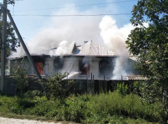 Из-за пожара в пригороде Новороссийска семья осталась без крыши над головой