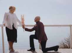 Романтика 90-х: пара из Новороссийска, претендующая на 100 тысяч, представила фотосессию 