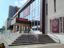 Министерство обороны проводит в Новороссийске церемонию награждения офицеров