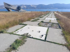 Новороссийцы возмущены качеством работ на «Малой Земле»: «Залили бетоном старые плиты и всё»