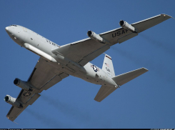 Американский самолет пролетел над морем недалеко от Геленджика 