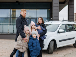 Сотрудникам компании новороссийского бизнесмена Сергея Шишкарёва начали дарить автомобили 