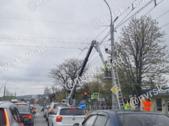 «Скоро заработает»: на одном из самых аварийных перекрестков Новороссийска установили камеру
