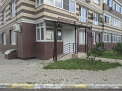 «Есть справедливость!»: новороссийцам удалось вырвать помещения дома из лап коммерции