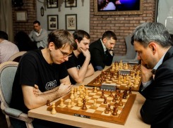 Новороссийские спортсмены сыграли в шахматы с зараженным коронавирусом ирландцев