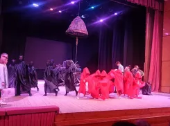 В Новороссийске состоялась премьера спектакля «Я ангелом летал»: юные артисты города-героя о патриотизме, любви и самоотверженности в годы ВОВ