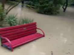 ГО и ЧС предупреждает: самый пик непогоды в Новороссийске ещё впереди