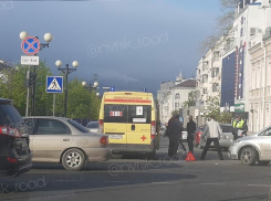 Аномалия на улице Советов в Новороссийске переломала кости и автомобили
