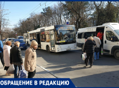 И пусть весь мир подождёт: муниципальный автобус перегородил дорогу в Новороссийске