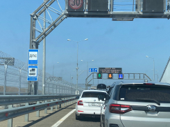 Крым не отпускает: на выезде с полуострова скопилась большая пробка 