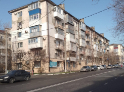 Жителям дома в центре Новороссийска грозит реальная опасность 