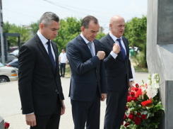 Губернатор Краснодарского края почтил память героев-казаков в Ереване