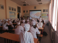 Мнения разделились: половина выпускников новороссийского медколледжа уже работает по специальности