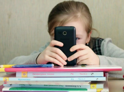 Теперь точно: в школах Новороссийска запретят телефоны