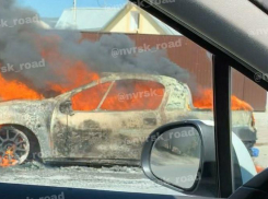 В пригороде Новороссийска сгорел автомобиль