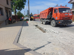 Жители Раевской боятся переломать ноги: ремонт дороги заставляет рисковать 