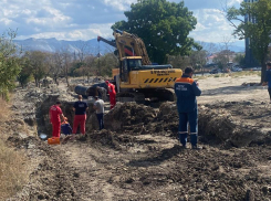 «Рядом навзрыд плачут рабочие»: обвал грунта подтверждают в Новороссийске