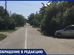 Сбили кошку, едва не пострадал ребенок: новороссийцы боятся выходить из дома