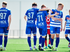 Игрок и болельщики новороссийского “Черноморца” попали в сборную тура