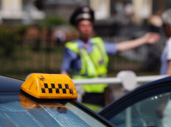 Неизвестный «обчистил» такси на глазах водителя в Новороссийске 