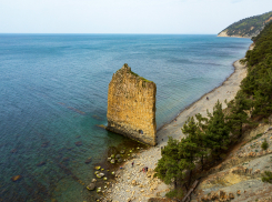 Мужчина и женщина сорвались с высоты под Геленджиком 