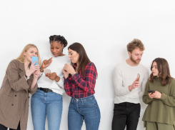 Гороскоп на 12 апреля: близнецы будут обречены на частое общение