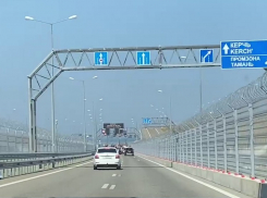  Проезд электромобилей и гибридных авто по Крымскому мосту запретят
