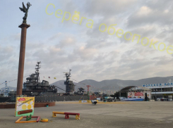 «Можно и увечья получить»: бой на подушках показался новороссийцу небезопасным 