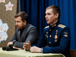 Совместные «Уроки мужества» проводят в Новороссийске Герой России Анатолий Ищенко и депутат Дмитрий Баринов