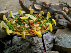 Готовим на мангале: Рис с морепродуктами