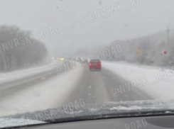 Из-за снега и гололеда под Новороссийском образовалась огромная пробка 