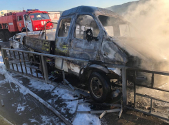 Пламя и черный дым: утро в Новороссийске началось с пожара