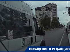 «Не стоит убивать людей», - жительница Новороссийска чудом не выпала из маршрутки