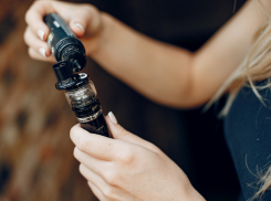 Запретить полностью! Госдума готова поддержать запрет продажи вейпов