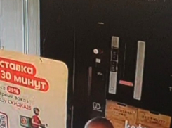 По подозрению в краже из магазина в Новороссийске разыскивается мужчина