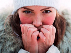 Как прекрасной половине Новороссийска защитить кожу от шелушения в снежный и ветреный период