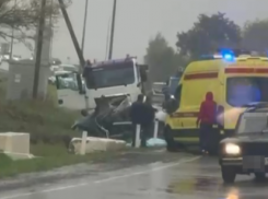 Страшная авария с большегрузом под Анапой: на трассе «Новороссийск-Керчь» погибли три человека
