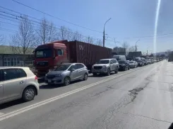 Не пробки, а пробища из-за ремонта федеральной трассы в Новороссийске будут до лета 