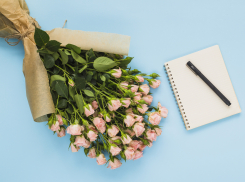 Во сколько новороссийским родителям обойдется букет на последний звонок — выяснили исследователи