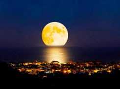 Голубая луна в Новороссийске: чего ждать от самой большой луны за последние два года 