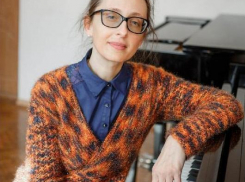 Новая победа: преподаватель новороссийского колледжа лечит людей музыкой