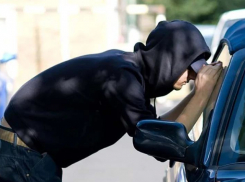 Ремонт не удался: новороссийцу обчистили машину с инструментами 