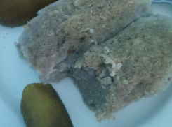 «Эти рыбные котлетки есть просто невозможно»: жительницу Новороссийска не устроила еда в больнице