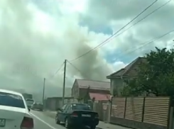 Прямо сейчас в районе Кирилловки полыхает жилой дом 