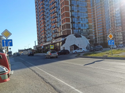 «Вводит в заблуждение водителей», - жительница Новороссийска о дорожных знаках и разметке 